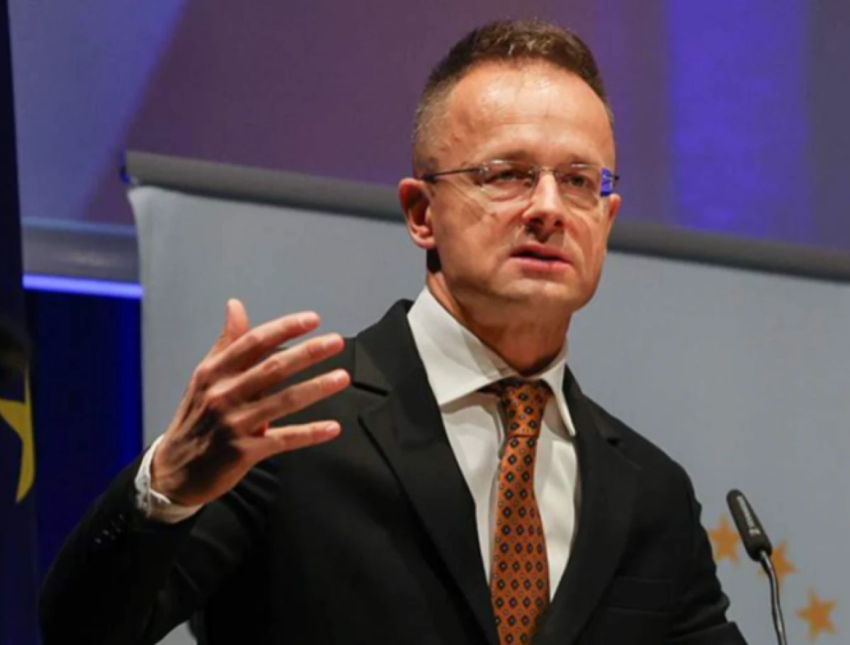 [[Macarıstan XİN:]] Aİ Rusiya ilə müharibəyə hazırlaşır