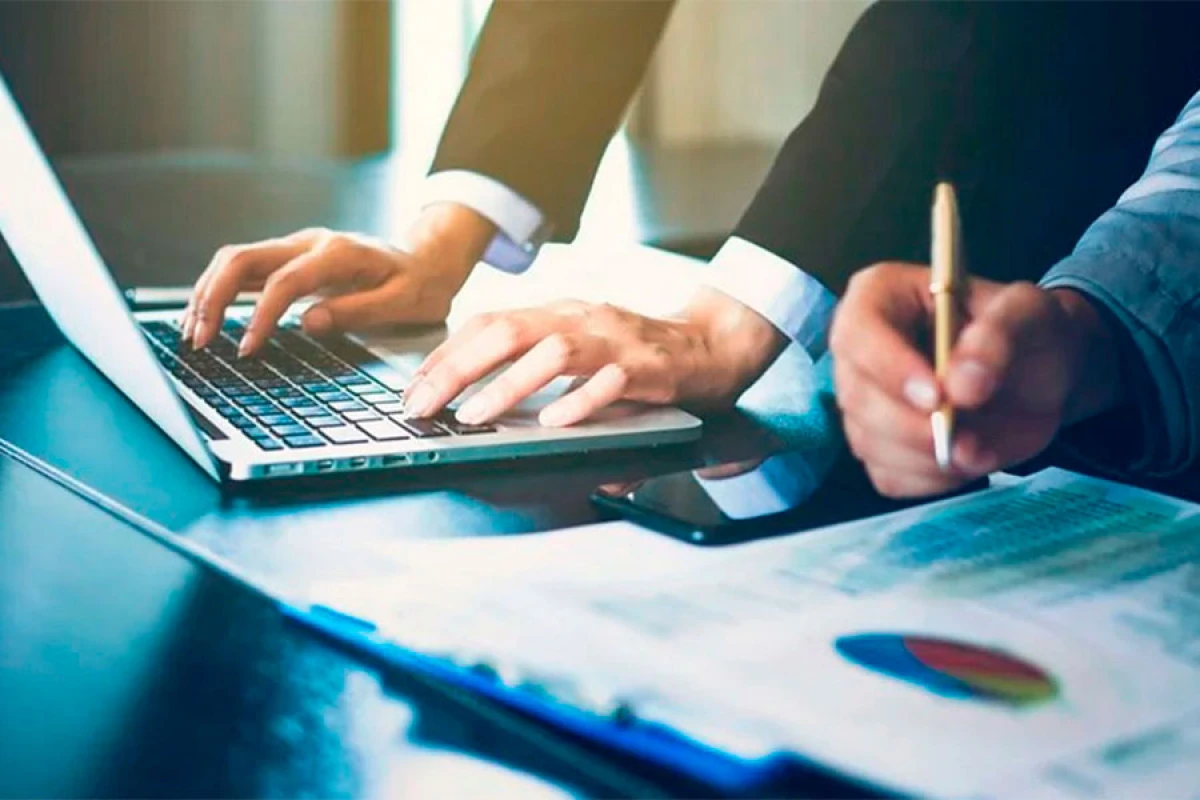 627 direktor [[müsabiqədən kənarda qaldı]]