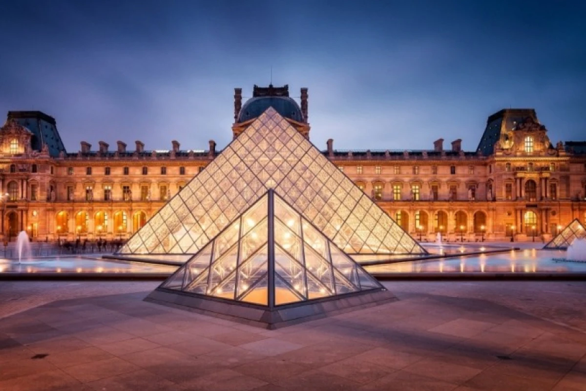 [[Luvrdan oğurlanmış]] zinət əşyalarının gizlədildiyi yer tapıldı