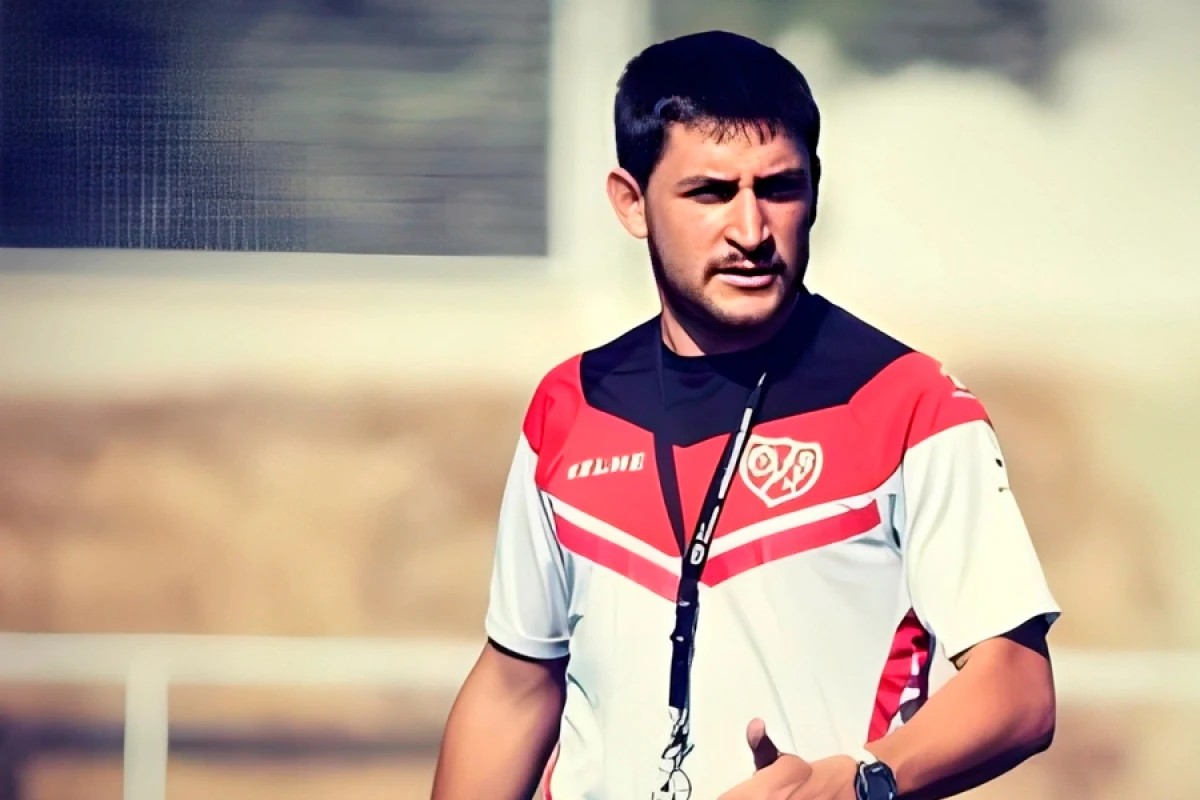 Arbeloanın məşqçi heyətində [[Azərbaycanda çalışmış mütəxəssis]] var