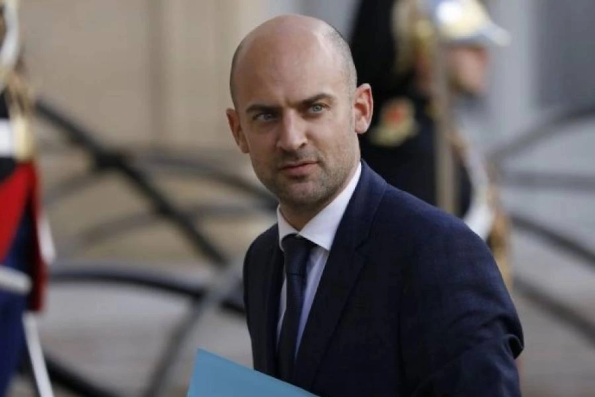 Fransa Qrenlandiyada [[konsulluq açacaq]]