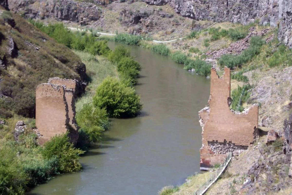 Ermənistan [[Türkiyə ilə sərhəddə]] körpülər tikməyə hazırlaşır