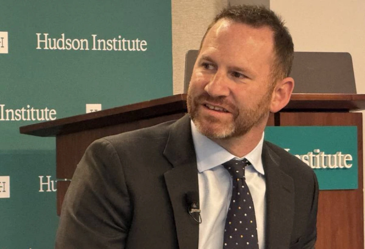 [[Lyuk Koffi]] bu dəfə Qarabağ xalçasını paylaşdı