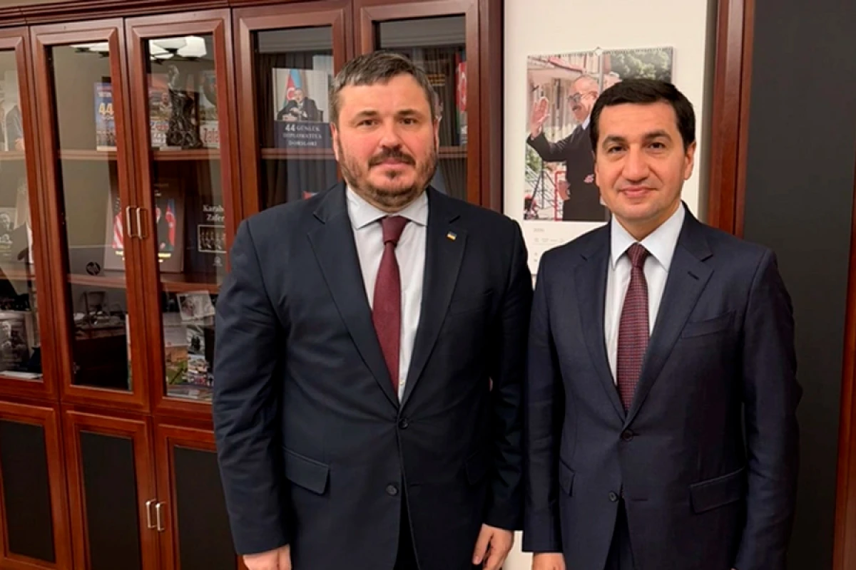 [[Hikmət Hacıyev]] Ukrayna səfiri ilə görüşdü