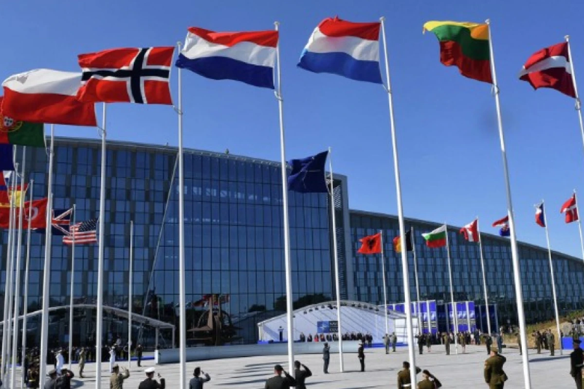 [[NATO 10 min]] hərbçi ilə təlimə başladı