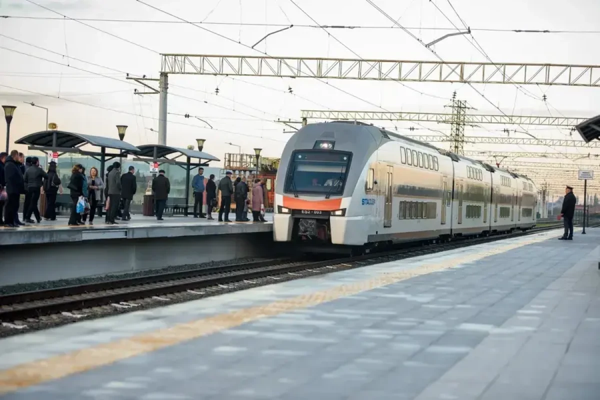 ADY bu marşrut üzrə qatarların hərəkət [[cədvəlini yeniləyir]]