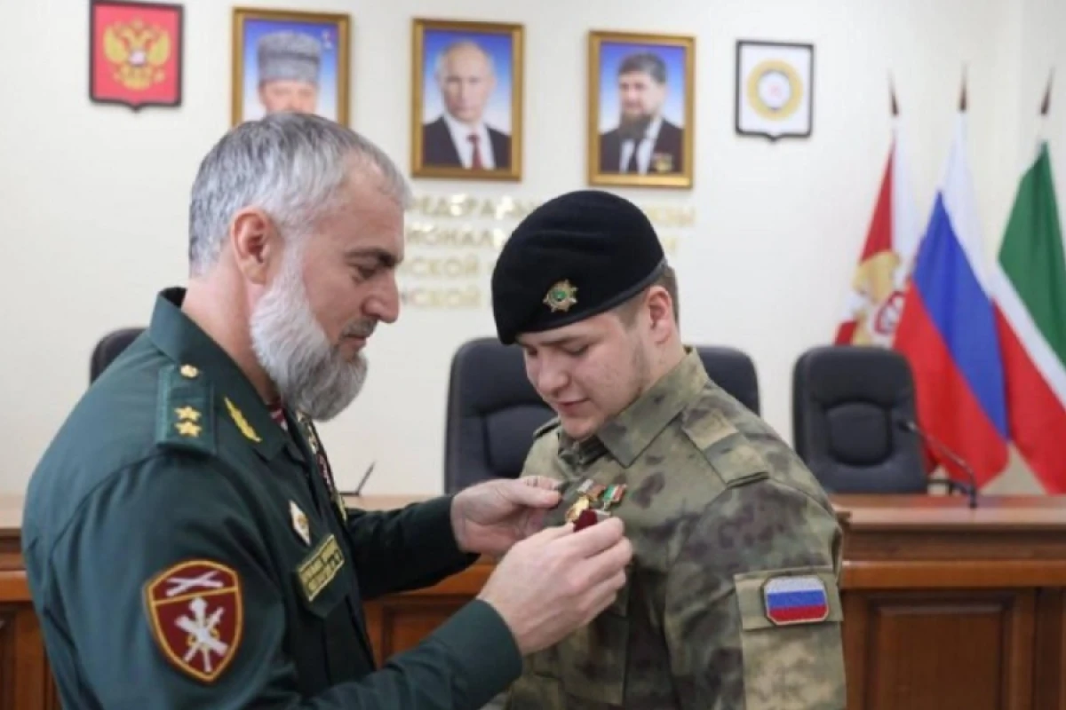 [[Ramzan Kadırovun]] oğlu medalla təltif edildi