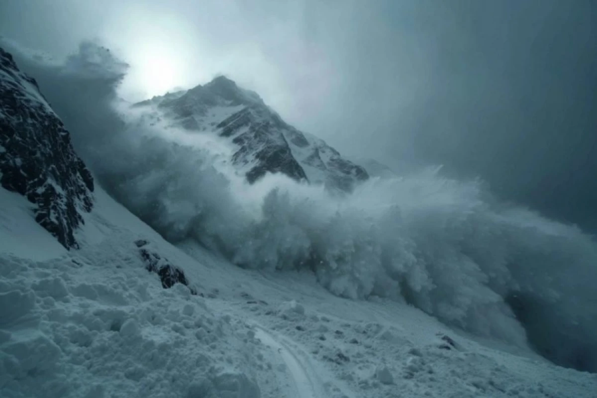 Qar uçqunu nəticəsində [[beş nəfər həlak oldu]]