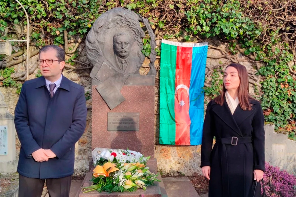 Səfirlik əməkdaşları [[Topçubaşovun məzarını]] ziyarət etdi