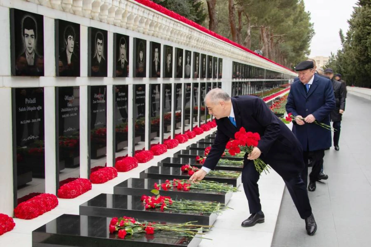 [[DTX-nin əməkdaşları]] Şəhidlər xiyabanını ziyarət etdilər