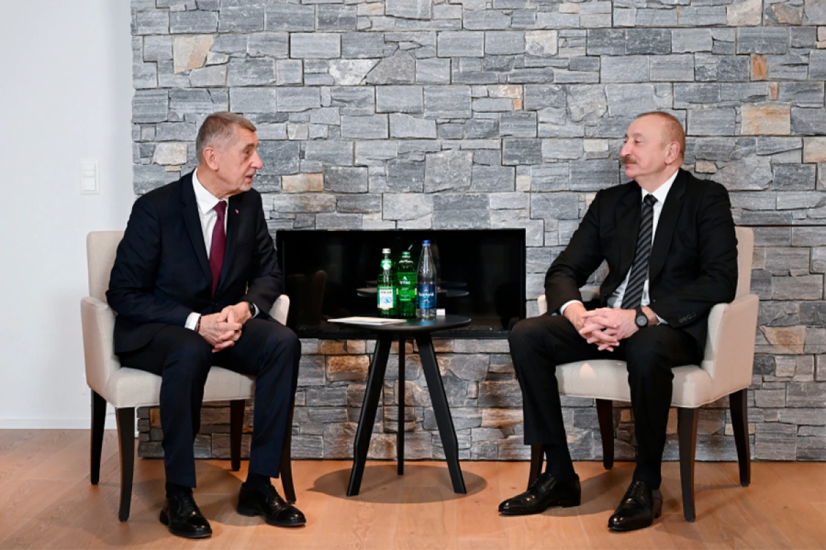 [[Prezident]] Davosda Çexiyanın Baş naziri ilə görüşdü