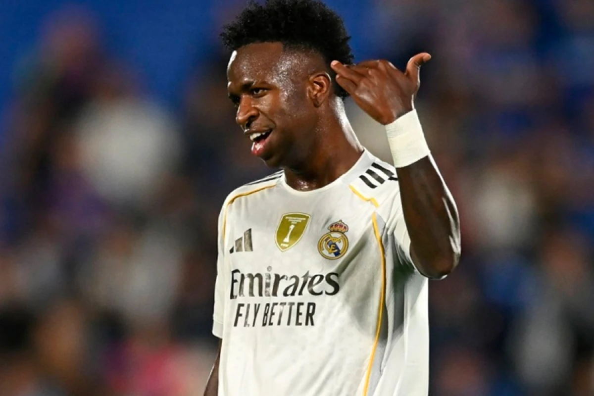 [[Baş məşqçidən Vinisiusa dəstək:]] Bernabeu onun yanındadır