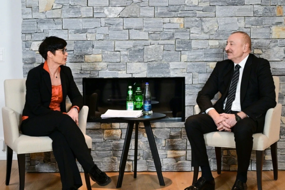 [[Prezident Davosda]] Avropa İttifaqının Genişlənmə üzrə komissarı ilə görüşdü
