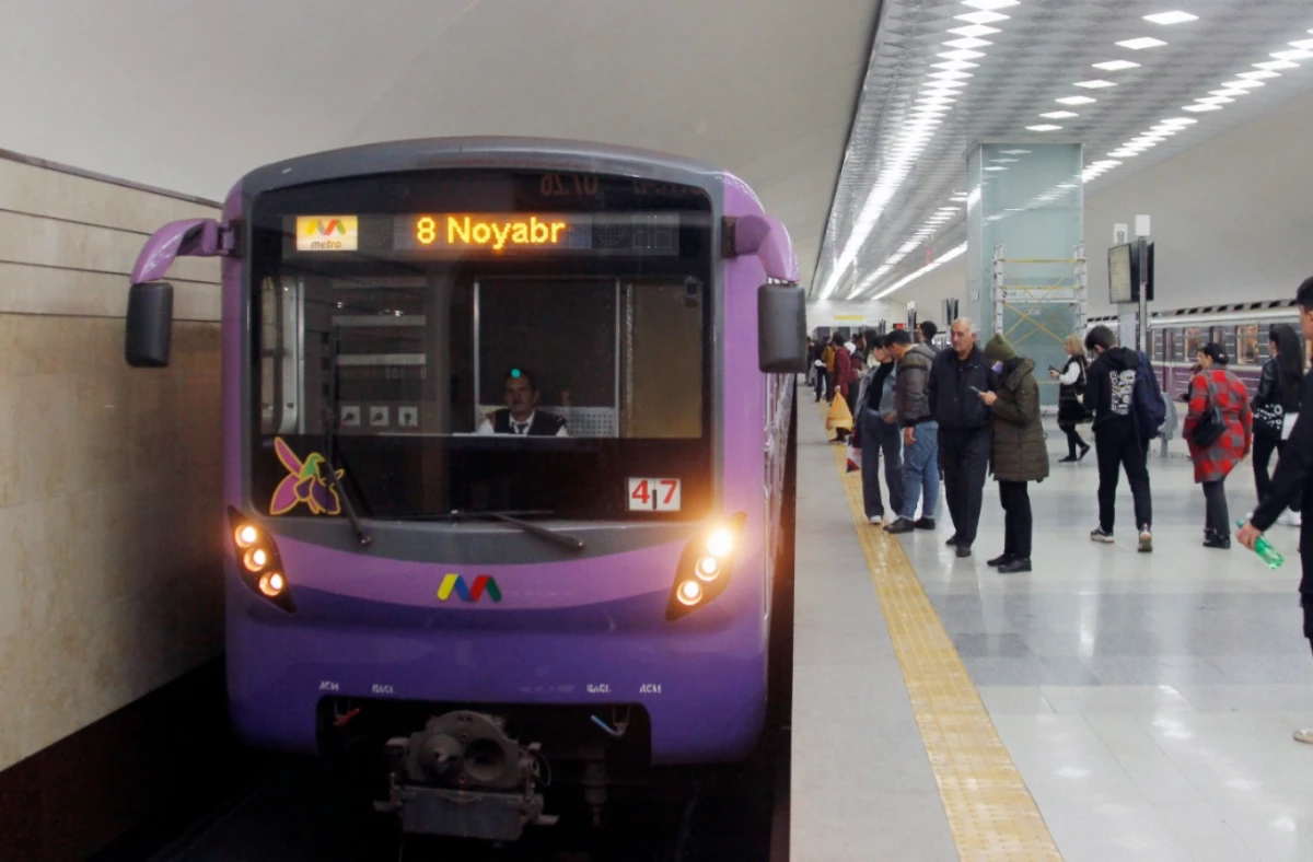 Son günlər Bakı metrosunda qatarlar niyə dayanır? [[- RƏSMİ]]