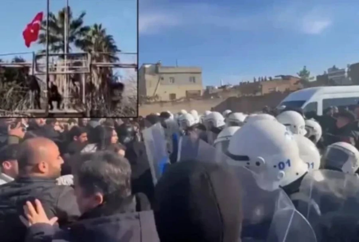 [[Türkiyəli ekspert:]] "Türk bayrağına uzanan əllər cavab verəcək!"