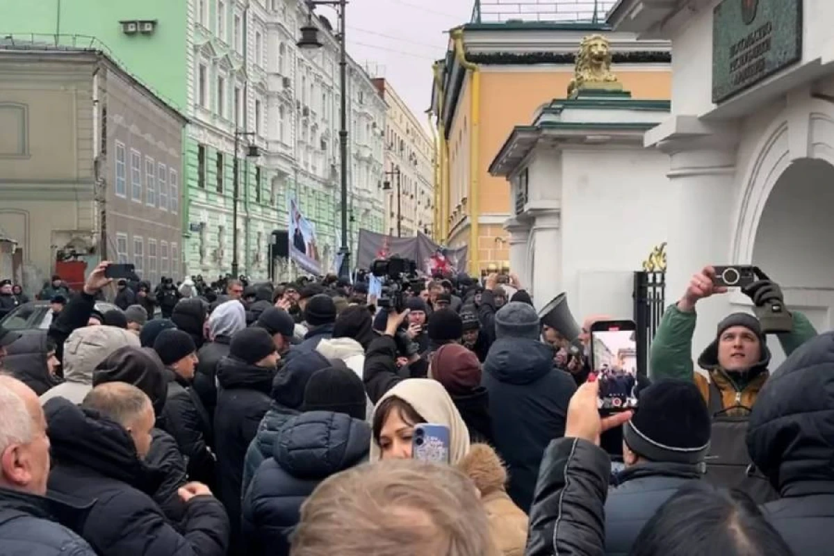 İrəvanda Aİ Nümayəndəliyinin binası qarşısında [[aksiya keçirilir]]