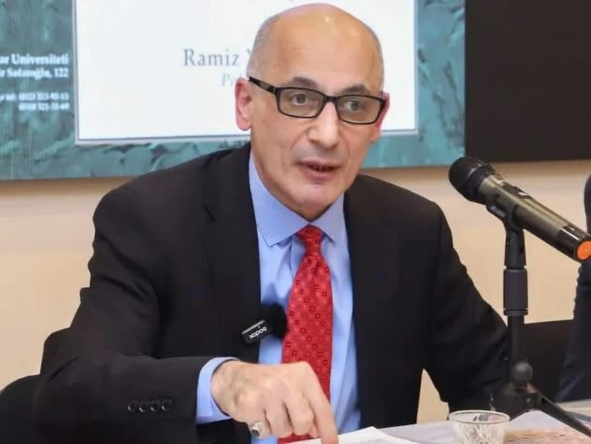 "Bu, milli kimliyin onurğa sütununun sındırılmasıdır" - [[Ramiz Yunus yazır...]]