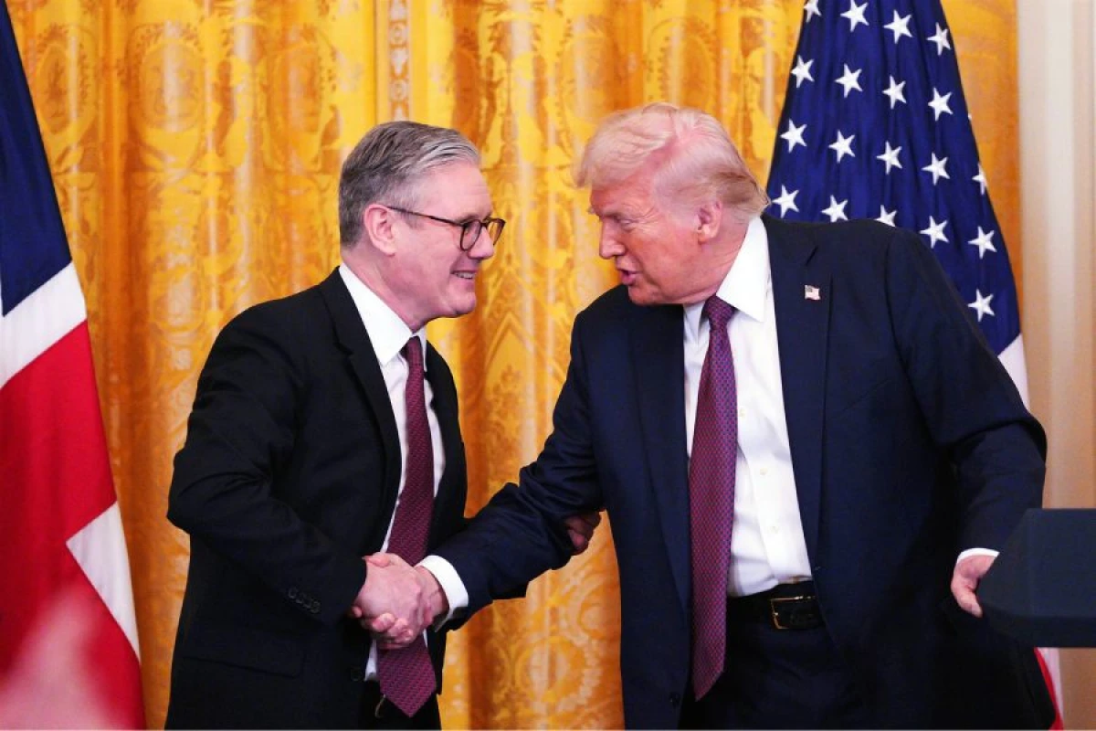 Kir Starmer Trampla Ukraynada atəşkəsi [[müzakirə etdi]]