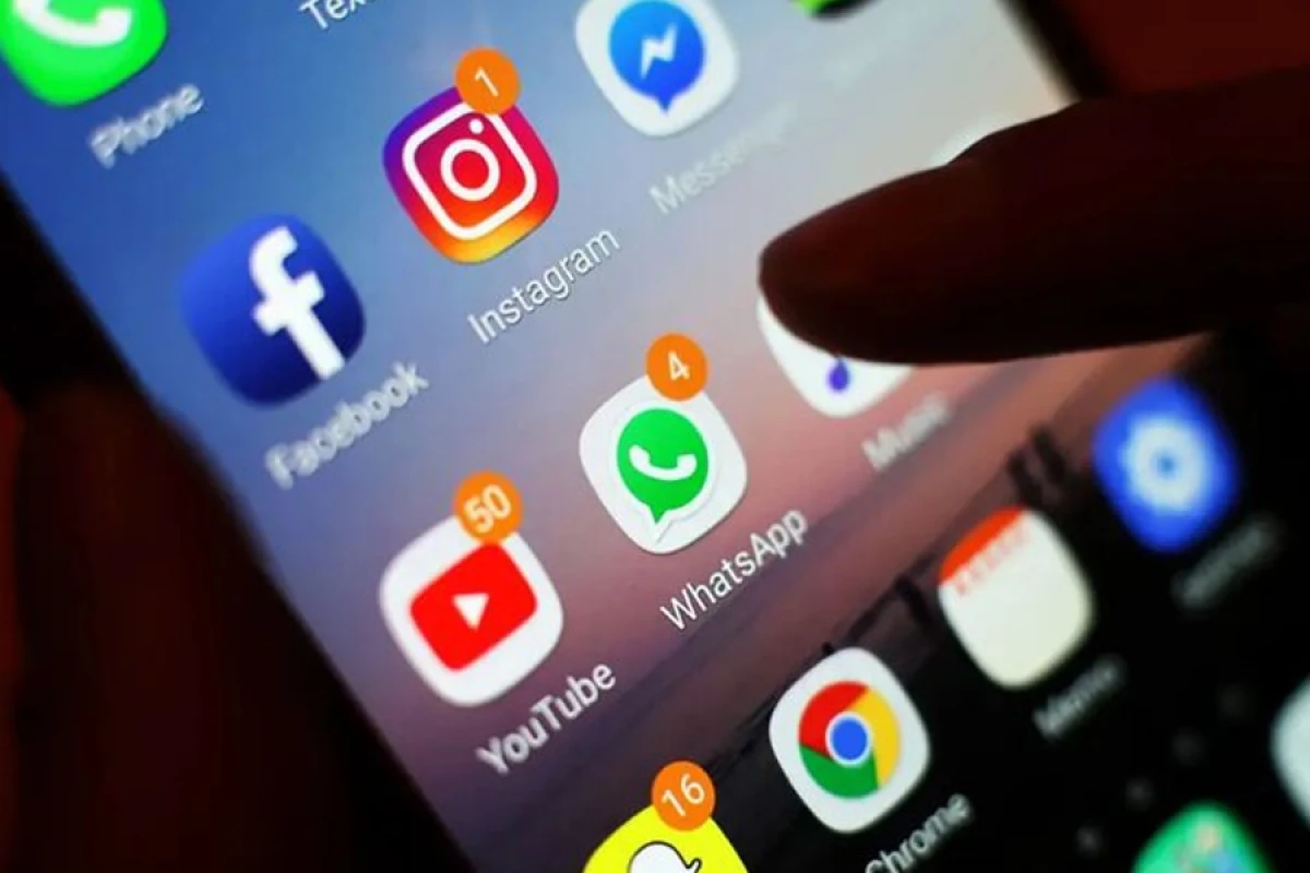 Fransada [[yeniyetmələr üçün]] sosial şəbəkələr bağlana bilər