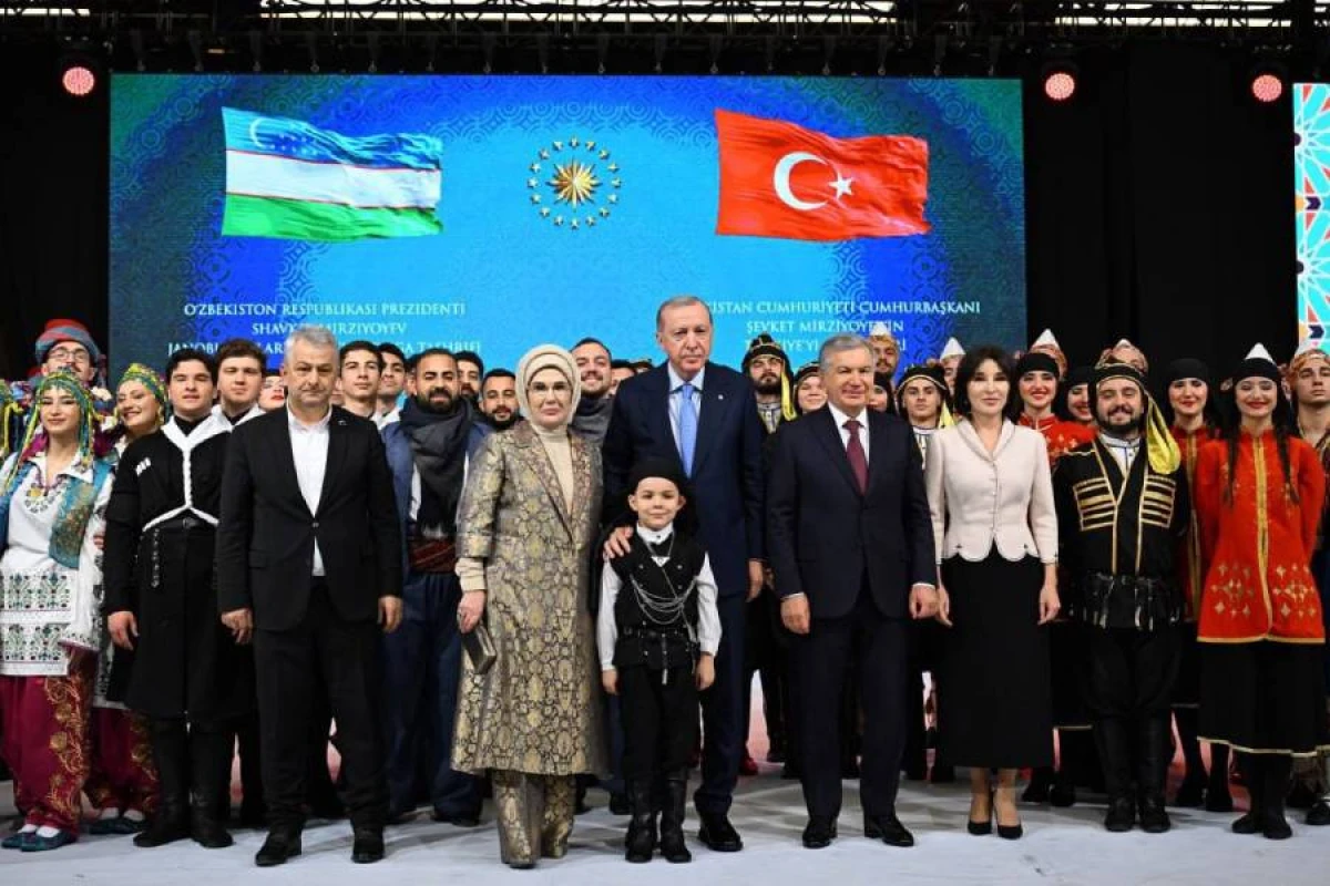 [[Ərdoğan və Mirziyoyev]] özbək yaşayış kompleksinin açılışını etdilər