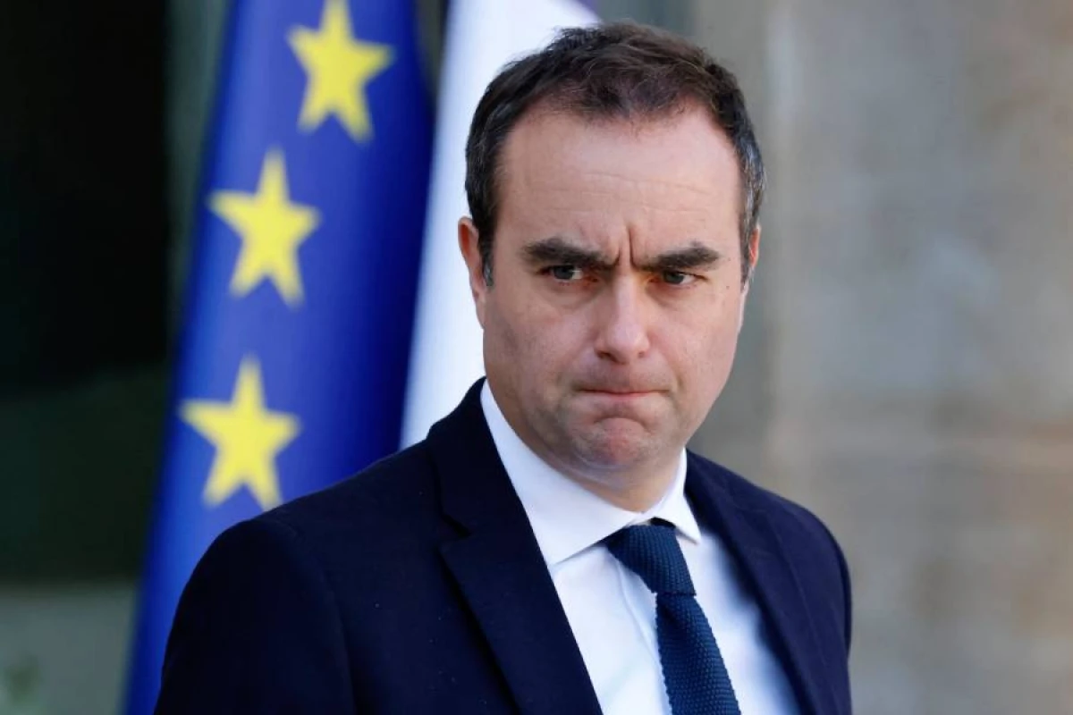 Fransa Baş naziri büdcəni [[səsverməsiz təsdiqləmək]] istəyir