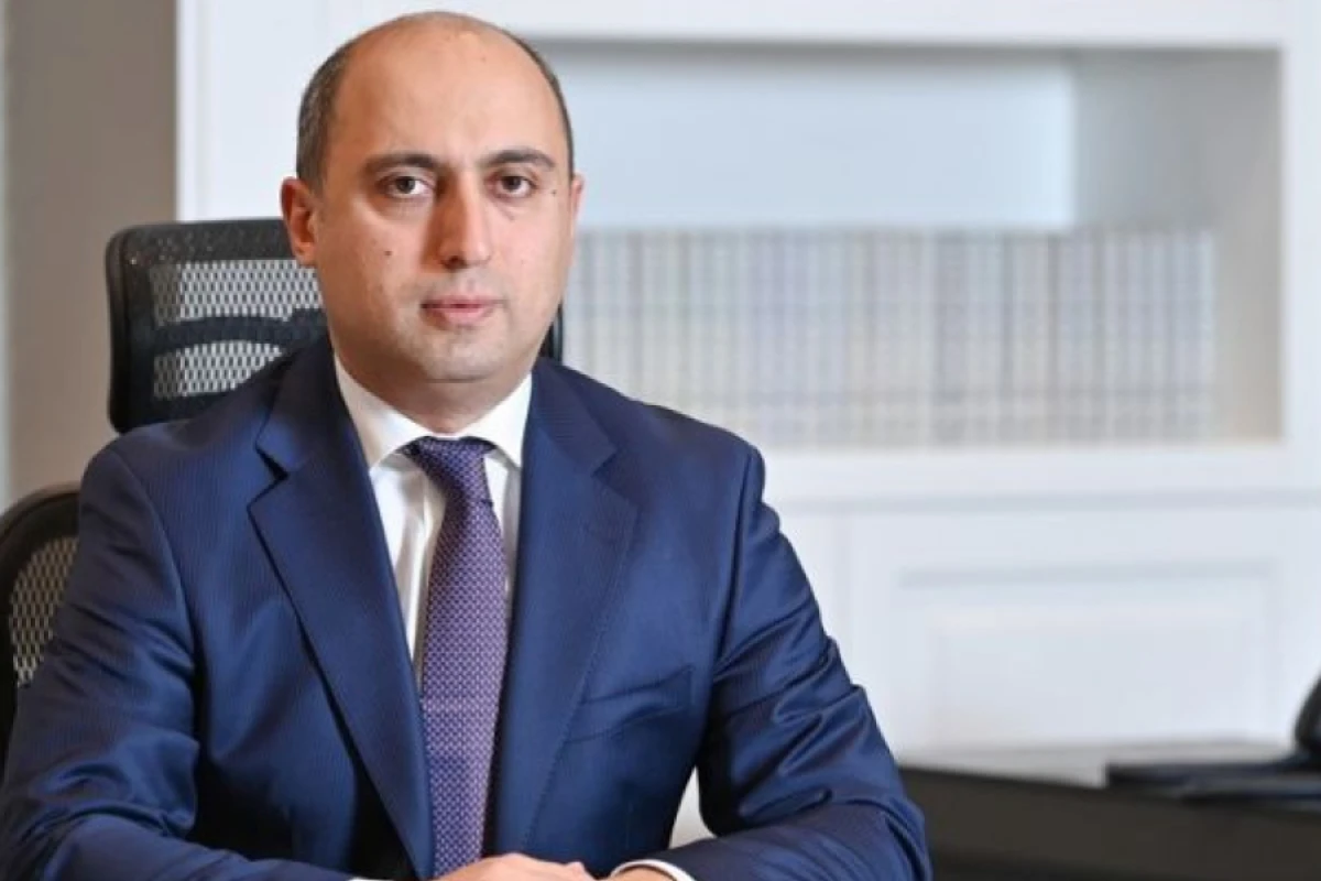 [[Nazir]] gəncləri təbrik etdi