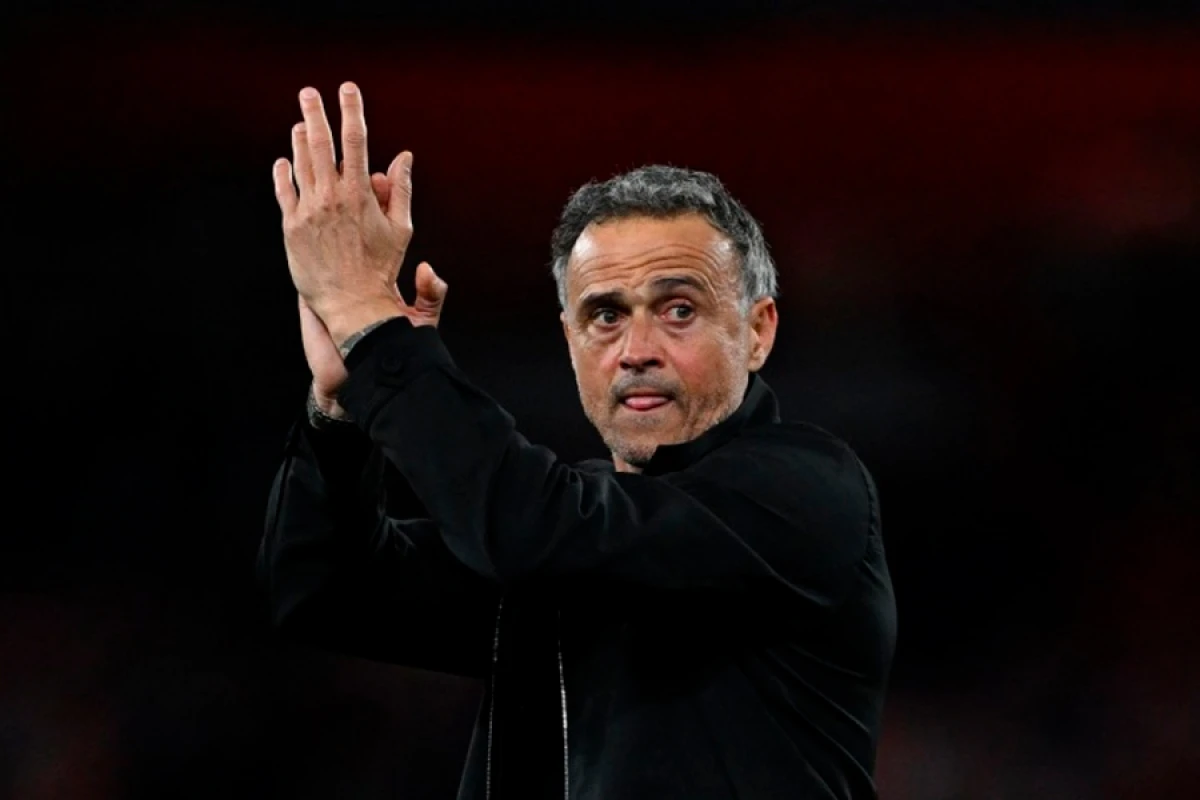 [[PSJ Enrikenin əlində:]] klub gələcəyi ona tapşırır