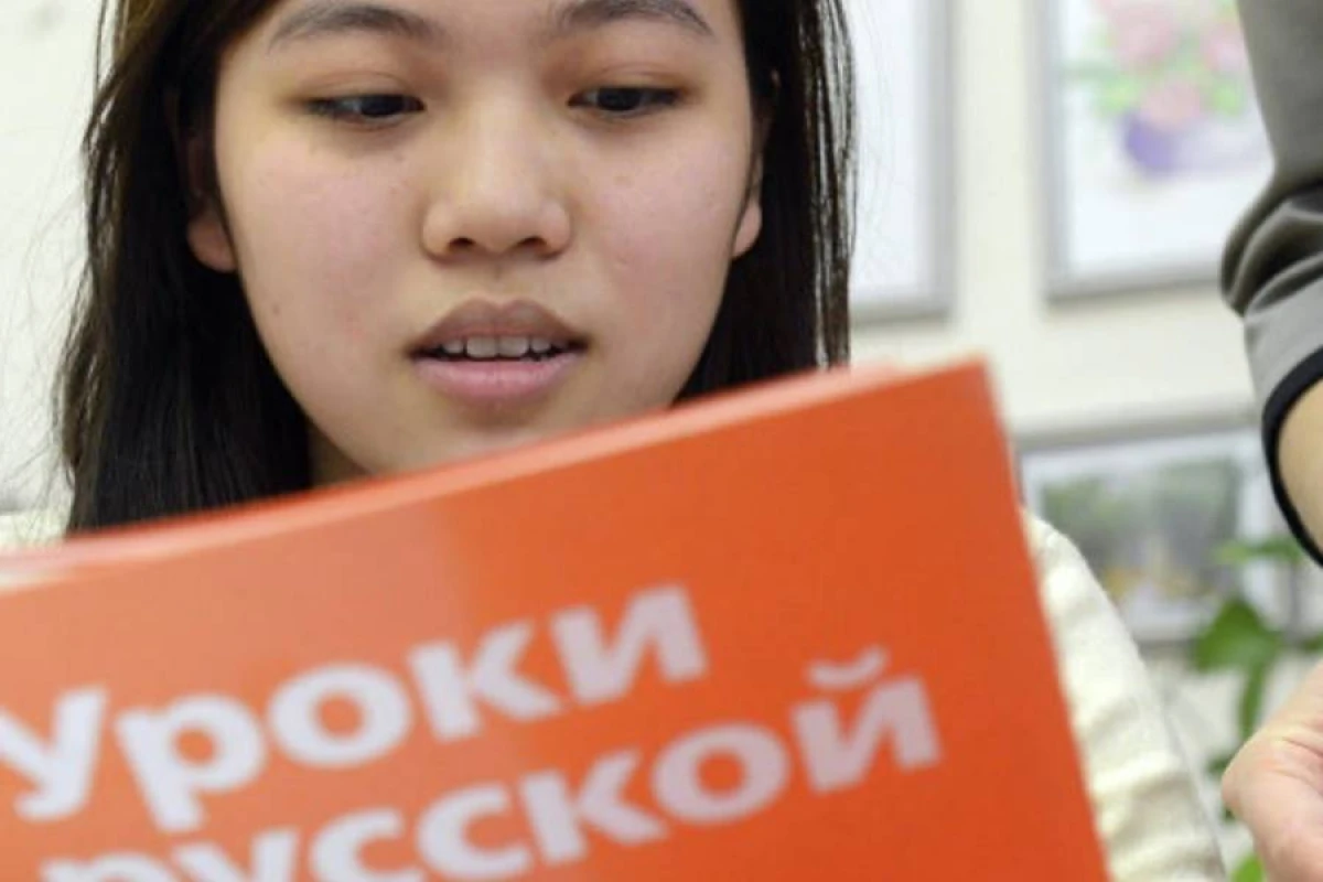 Qazaxıstanda rus dili [[rəsmi dil]] olaraq qaldı