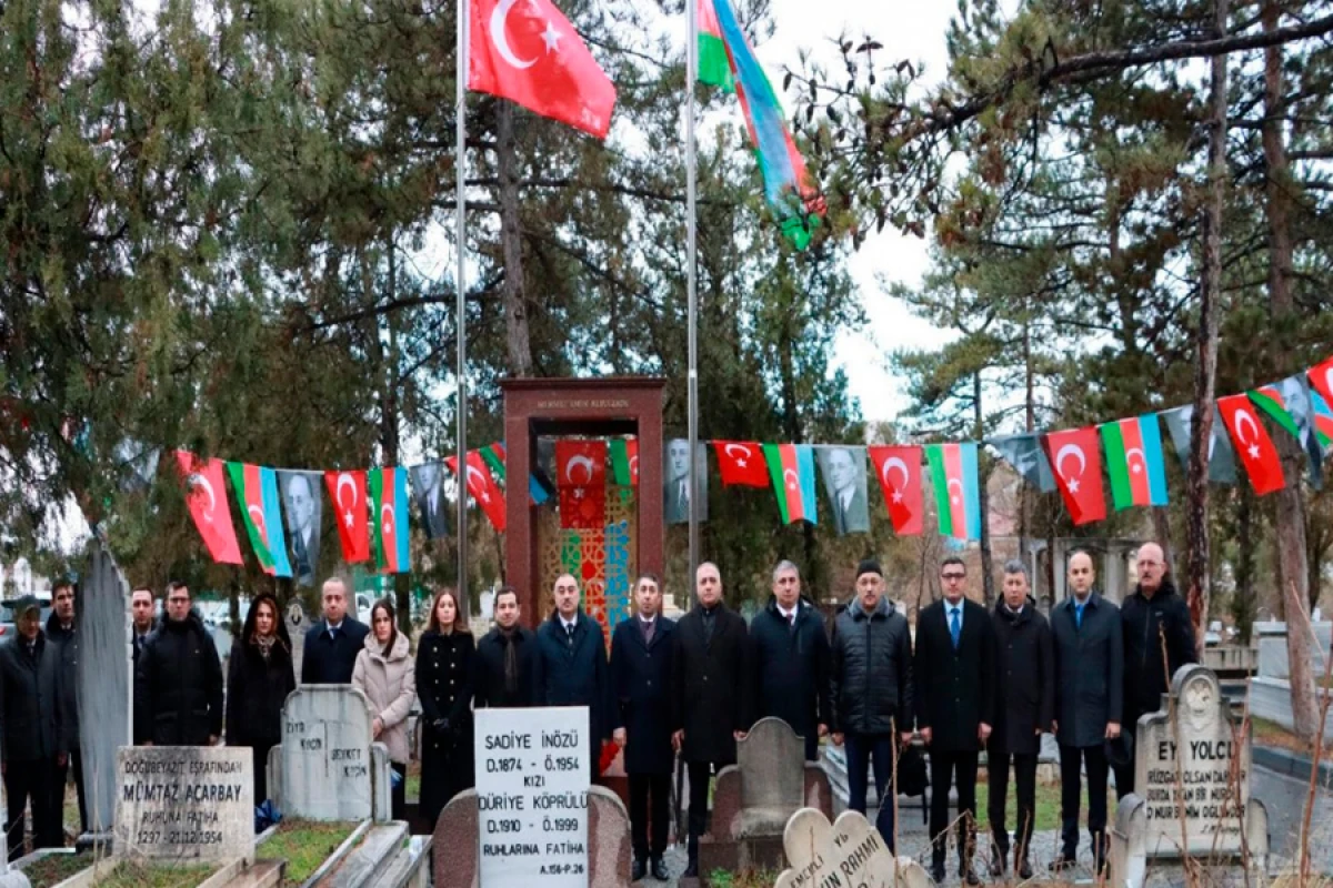 [[Rəşad Məmmədov]] Rəsulzadənin məzarını ziyarət etdi