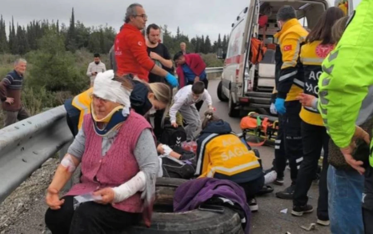 Türkiyədə sərnişin avtobusu aşdı: [[9 nəfər öldü]]