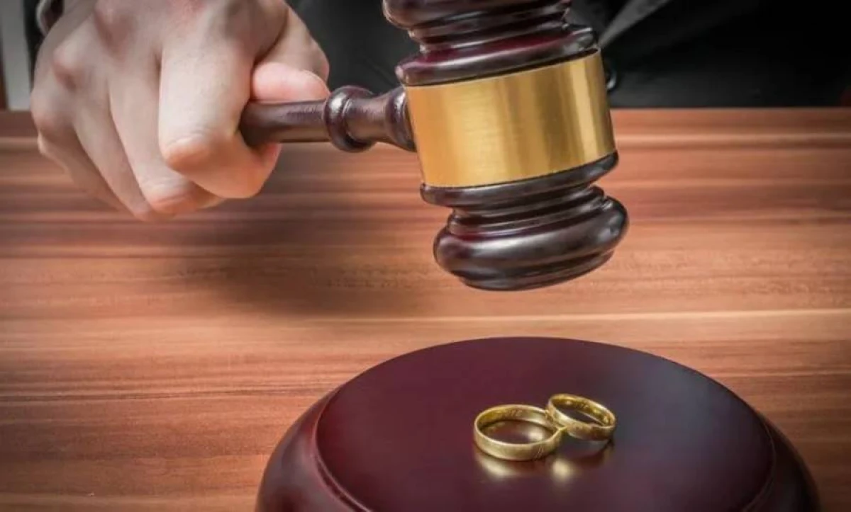 Polşada minlərlə insanın [[boşanma statusu]] ləğv edildi