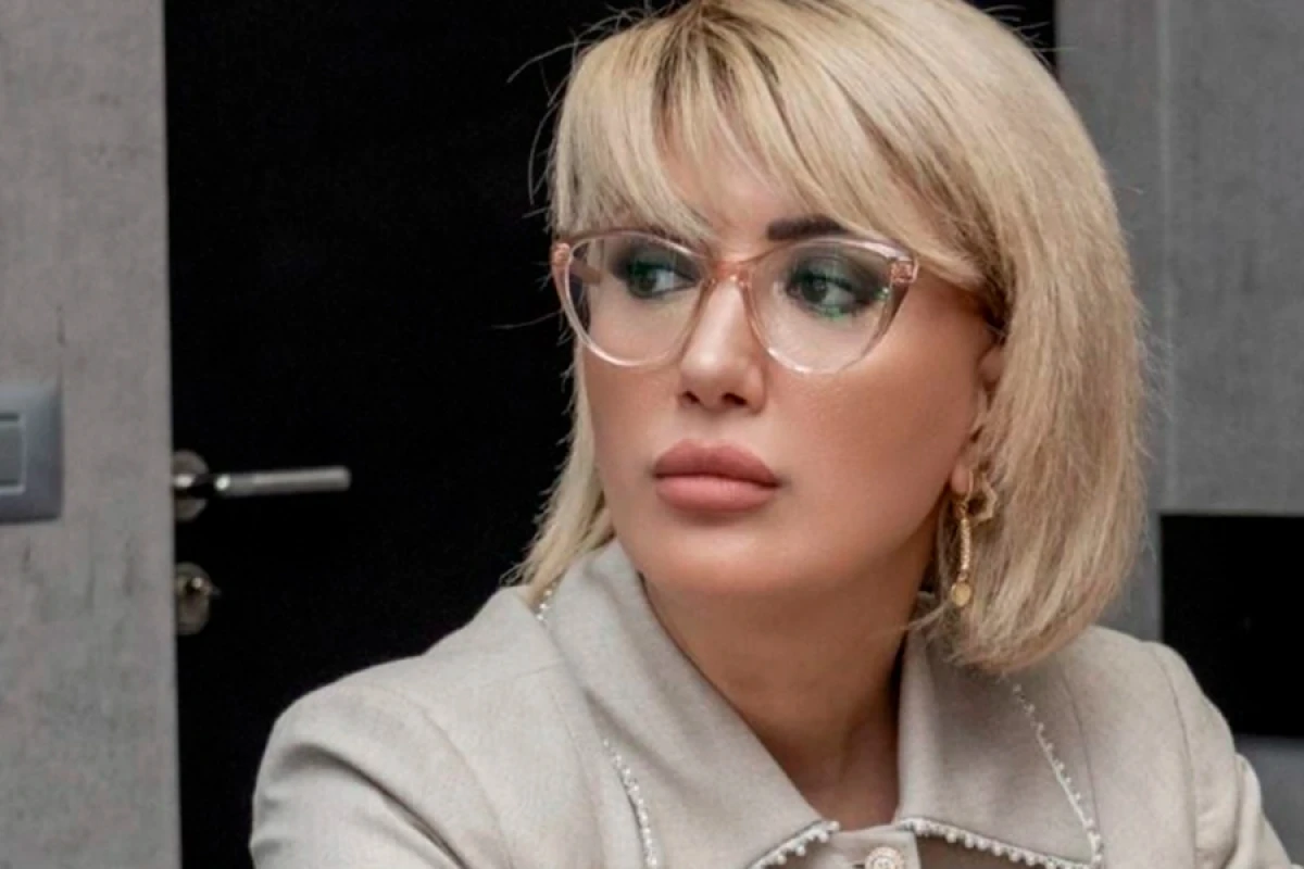 Tanınmış [[telejurnalist vəzifəsindən]] azad olundu