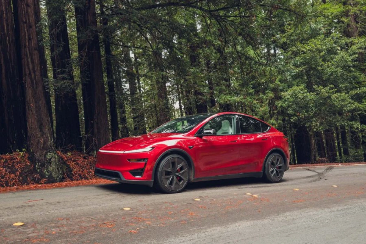 "Tesla" yeni maşınını [[satışa çıxardı]]