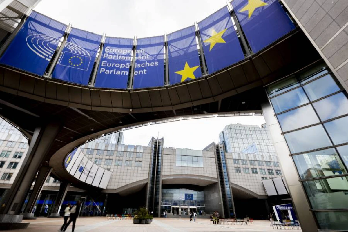 Avropa ABŞ-nin texnologiya nəhənglərindən [[imtina edir]]