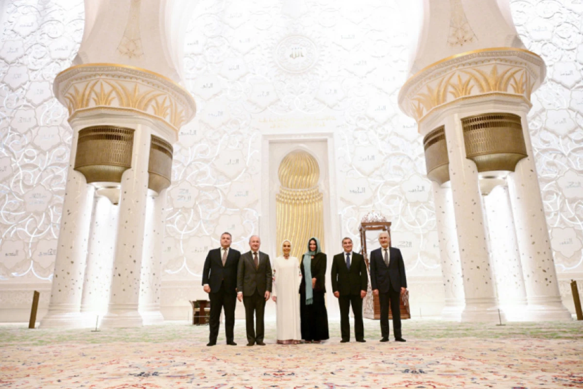 [[Leyla Əliyeva]] Əbu-Dabidə Şeyx Zayed məscidini ziyarət etdi