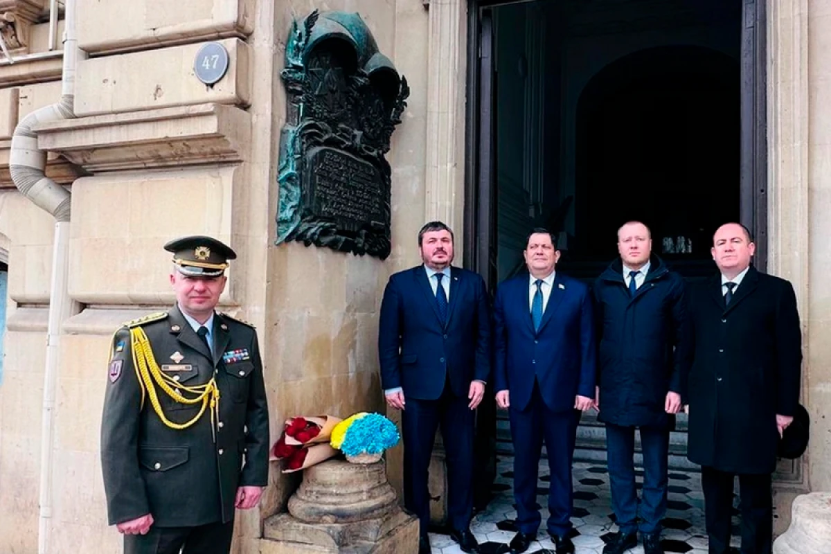 Azərbaycan və Ukrayna arasında [[diplomatik münasibətlərin]] 34-cü ildönümüdür