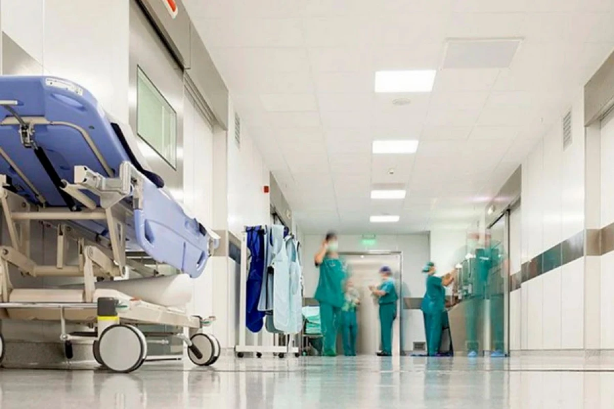 Şagirdin güllələdiyi müəllim [[palataya köçürüldü]]