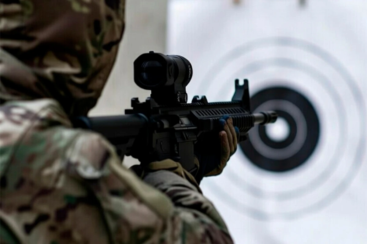 Biri ölü tapıldı, digəri güllələndi [[— Rusiyada məmurlarla nə baş verir?]]