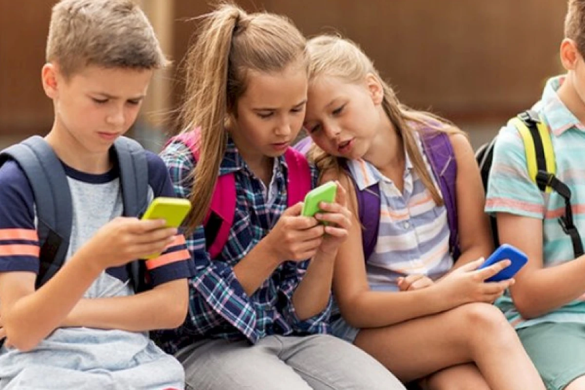 [[Moldova uşaqlara]] sosial şəbəkələri qadağan edəcək