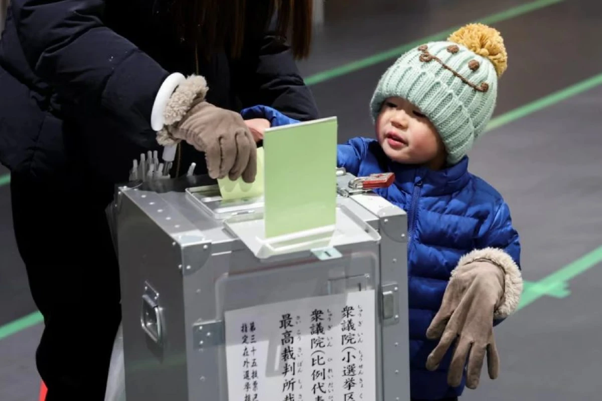 Yaponiyada [[növbədənkənar parlament seçkisi]] keçirilir