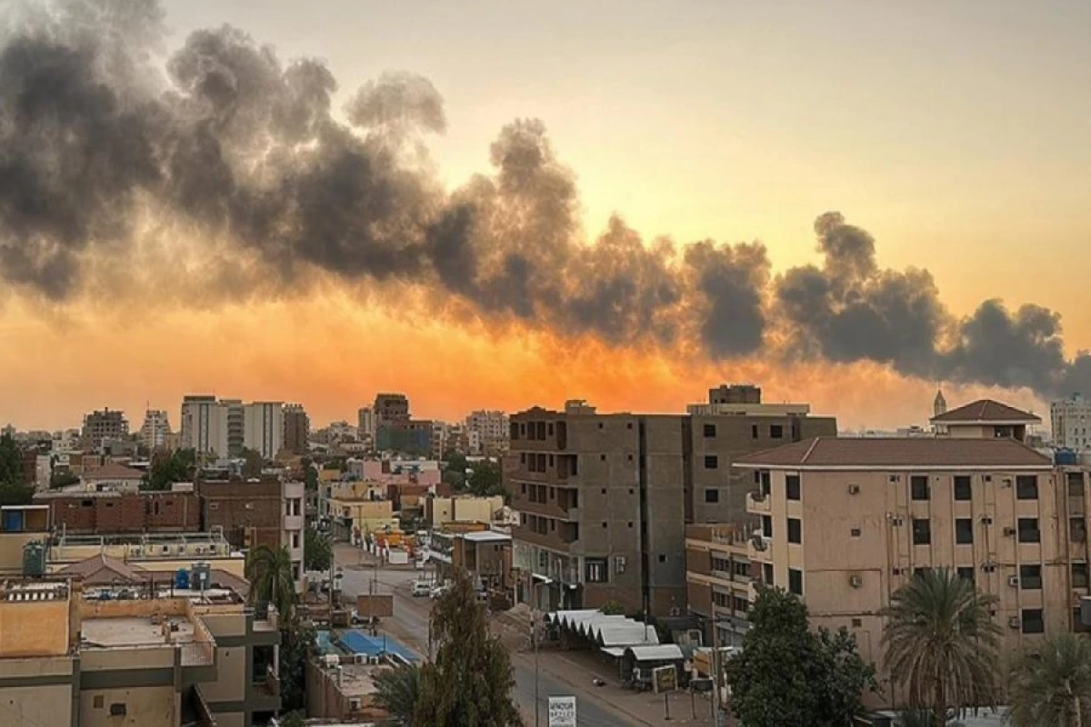 Sudanda köçkünləri daşıyan avtomobilə [[PUA hücumu]]