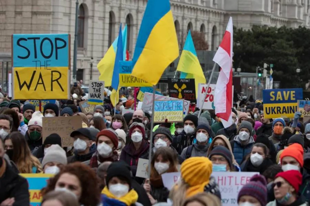 Vyanada [[NATO-ya qarşı kütləvi etiraz]] aksiyası keçirilir