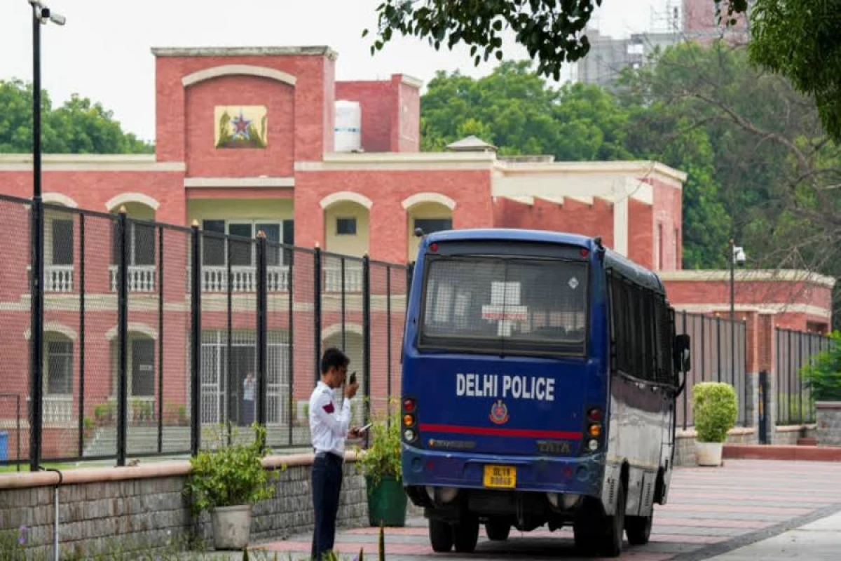 [[Dehlidə]] təhlükəsizlik qüvvələri yüksək hazırlıq vəziyyətinə gətirildi