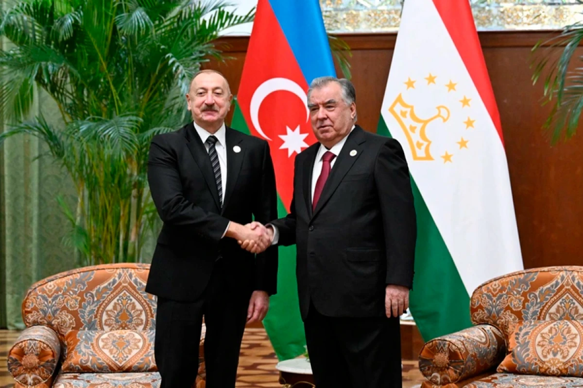 Emoməli Rəhmon [[Prezident İlham Əliyevi]] təbrik etdi