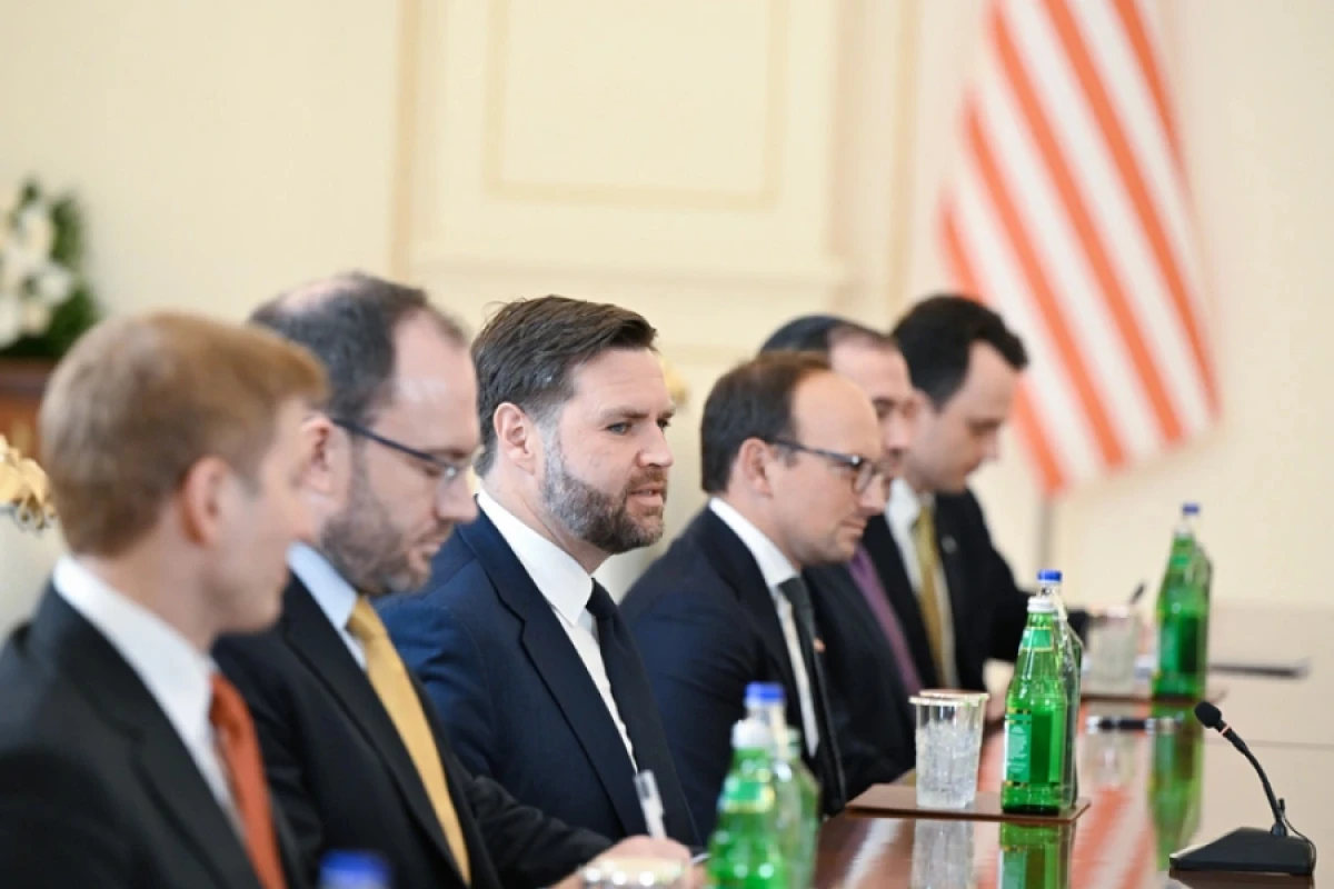 [[Cey. Di. Vens:]] Prezident Tramp Azərbaycana və Ermənistana heyrandır