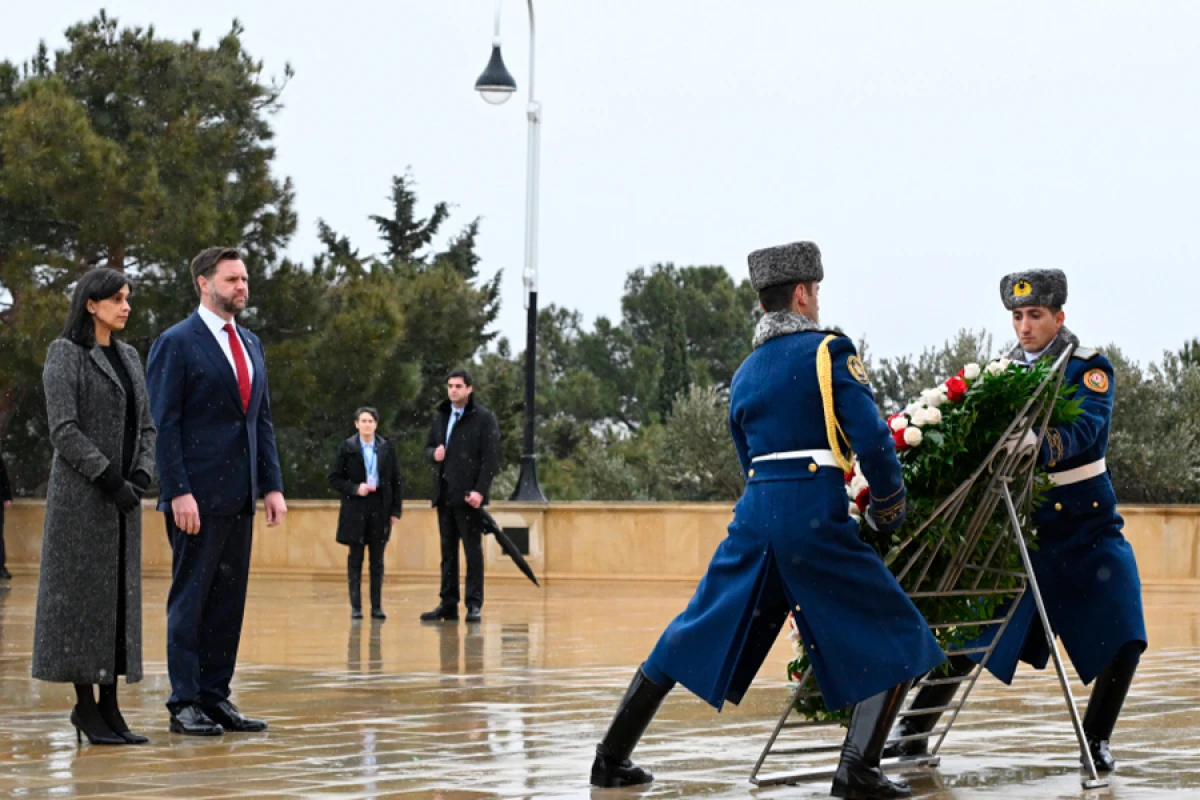 [[ABŞ-nin Vitse-prezidenti Cey. Di. Vens]] Şəhidlər xiyabanını ziyarət etdi