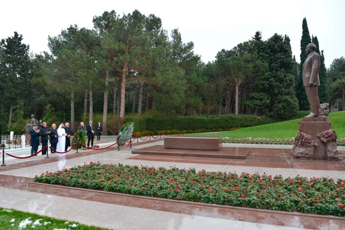 Ərəb Parlamentinin prezidenti [[Fəxri xiyabanı və Zəfər parkını]] ziyarət etdi