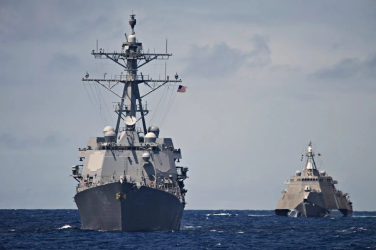 ABŞ Hərbi Dəniz Qüvvələrinin iki gəmisi [[toqquşdu]]