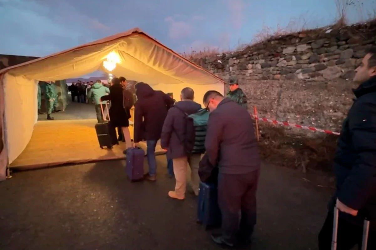 Azərbaycan nümayəndə heyəti [[Ermənistanda]] səfərdədir