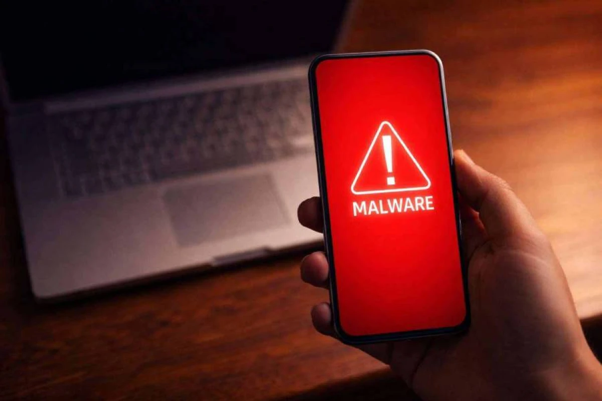 Android istifadəçilərinin [[40%-i təhlükə altındadır]]